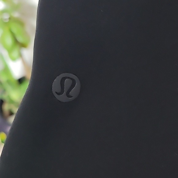 Lululemon crop wide leg pant Sz 8 Black - Picture 6 of 7